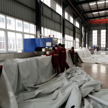 ラグーンの赤い泥バイオガスカバー